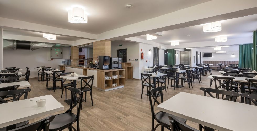 Jakie smaki oferuje restauracja w Rewalu? Przegląd menu